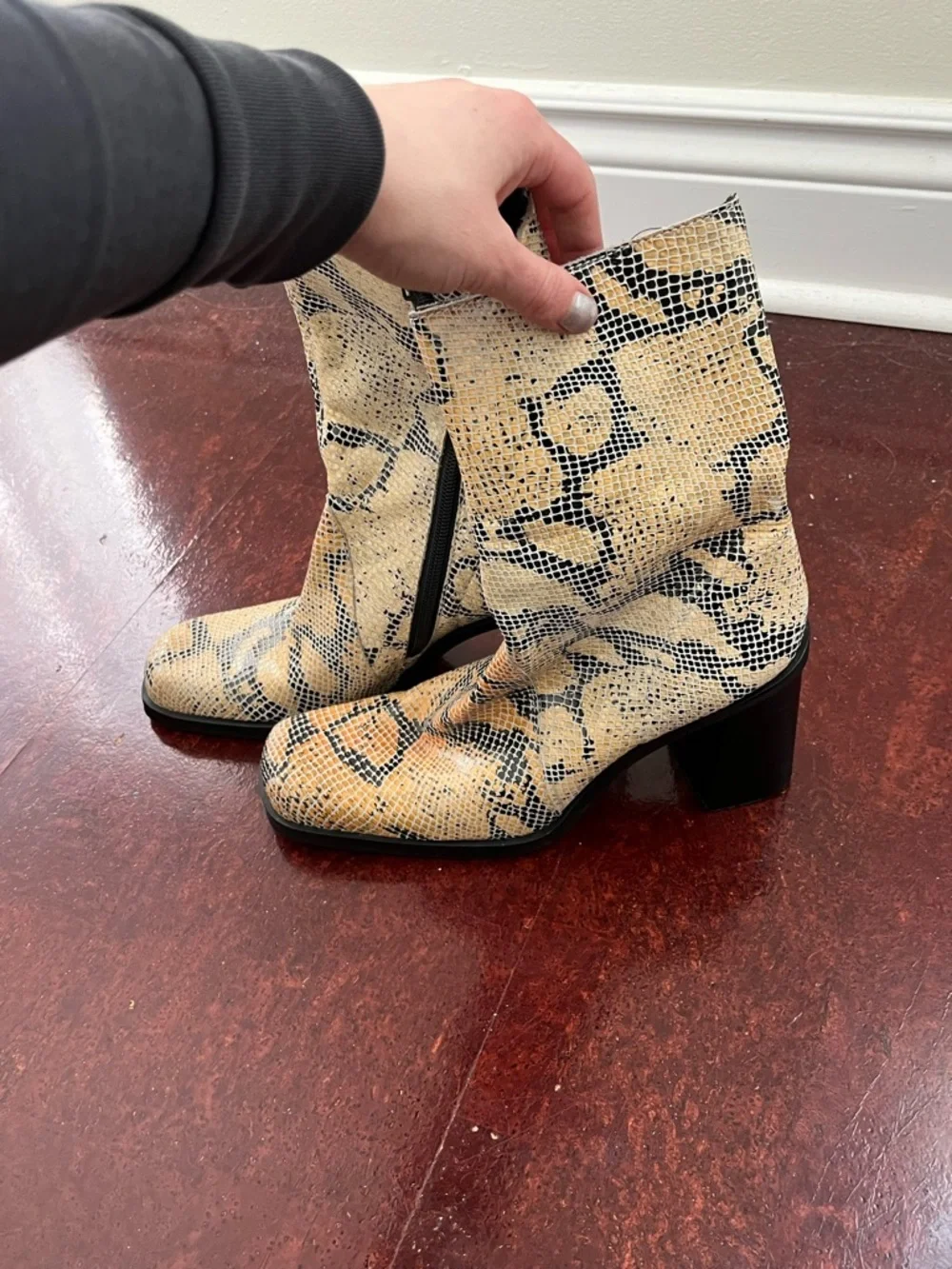 90s Le Chateau gorgeous 90s snakeskin print ankle boots - Picture 4 of 5